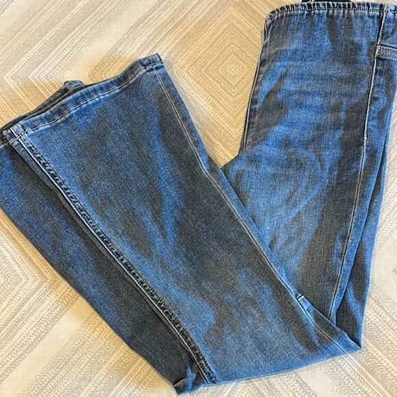 Katie J NYC Classic Blue Denim Bootcut Pull On Jeans - Size 12 - Picture 1 of 5